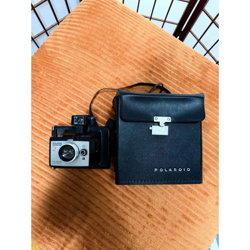 Vintage Polaroid Square Shooter 2 Land Camera Type 88 w/ Original Case 1970s